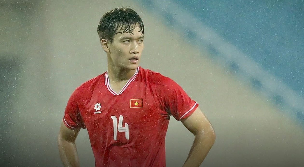 Dành nửa mùa giải ở Hạng Nhất, danh hiệu Quả bóng vàng này của Hoàng Đức kém xa thành tích của chính anh những lần trước. Ảnh: Minh Chiến.