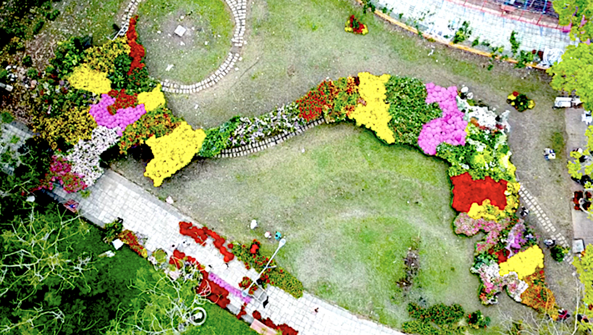 Công trình bản đồ Việt Nam được tạo hình công phu từ khoảng 1.000 giống hoa – kiểng khác nhau