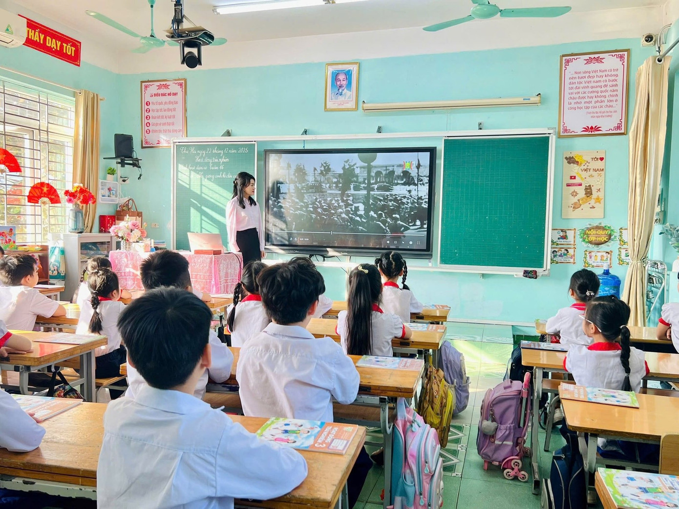 Áp dụng cơ chế, chính sách vượt trội để phá phát triển giáo dục và đào tạo. Ảnh: TP