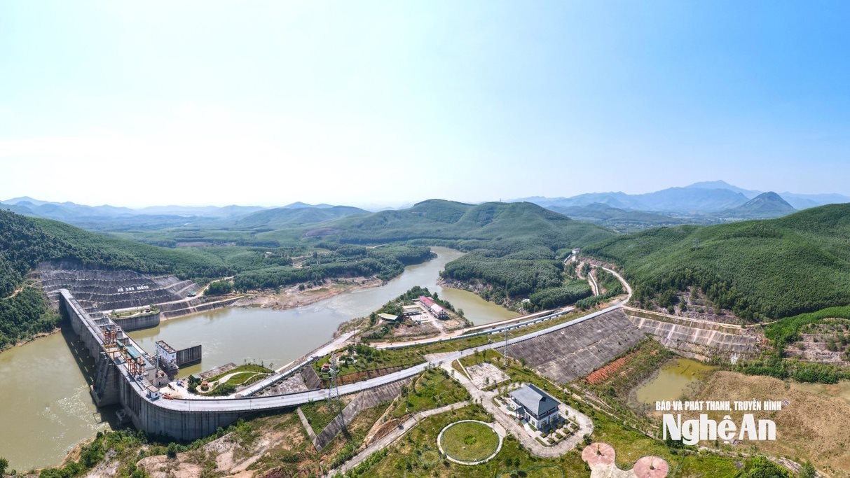 Công trình hồ chứa Bản Mồng. Ảnh: P.V