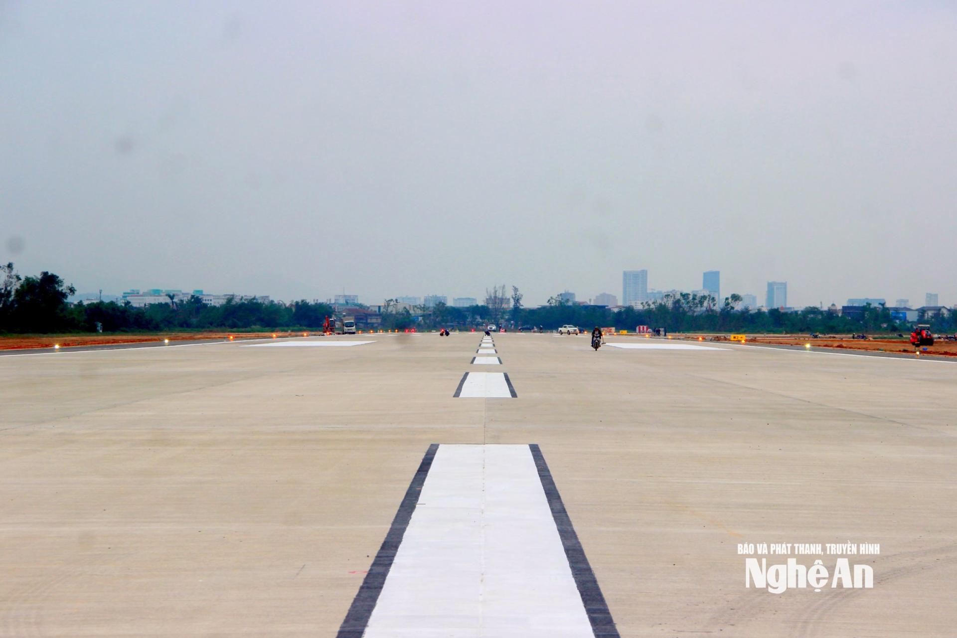 Dự án sửa chữa đường cất, hạ cánh và đường lăn cũng đã hoàn tất các phần việc trọng yếu. Ảnh: Q.A