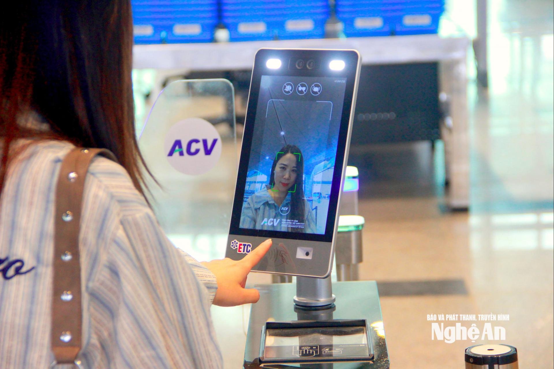 Nhiều công nghệ mới được áp dụng tại sân bay Vinh. Ảnh: Q.A