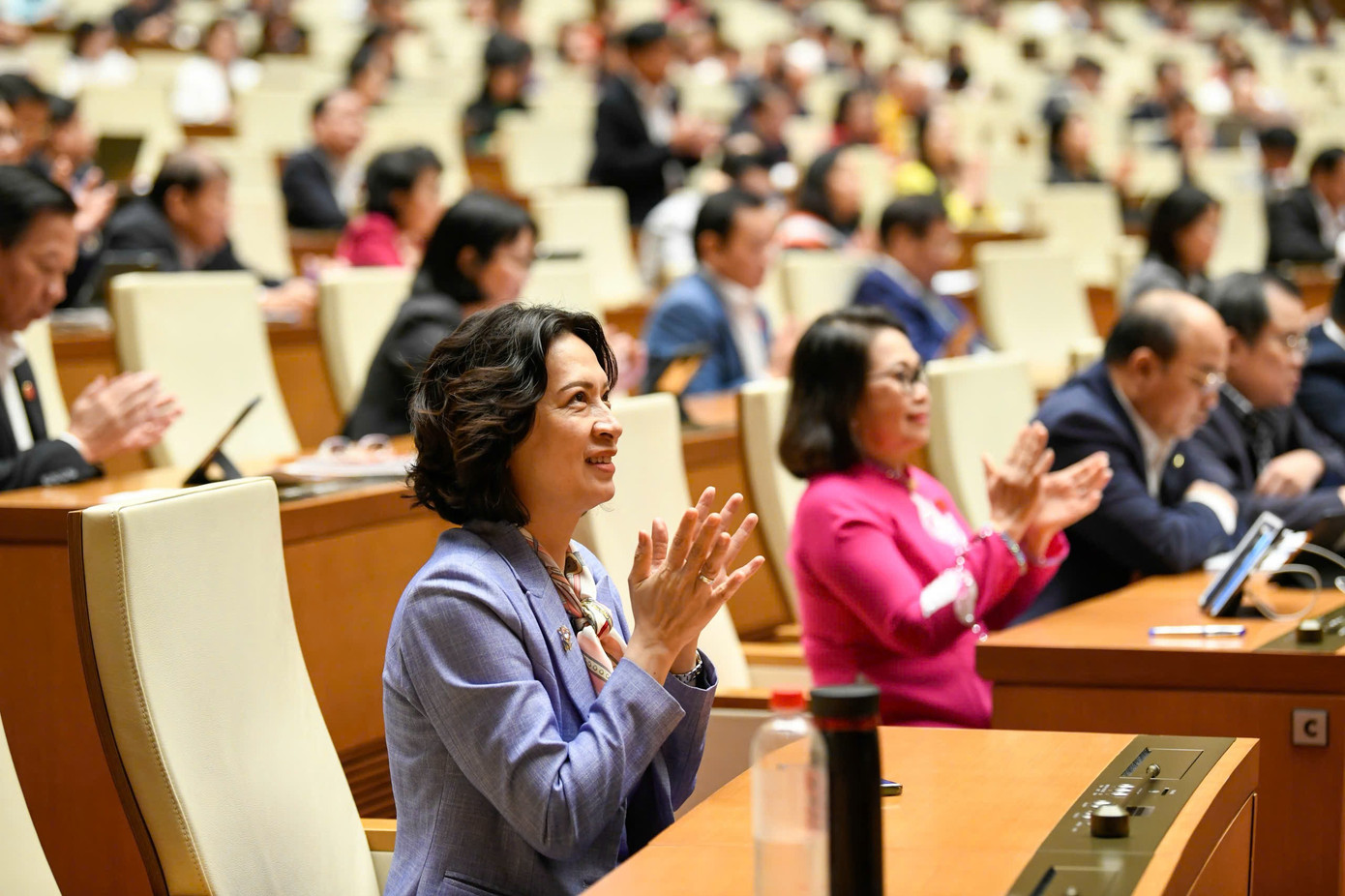 Các đại biểu tại phiên họp sáng 11/12. Ảnh: Như Ý