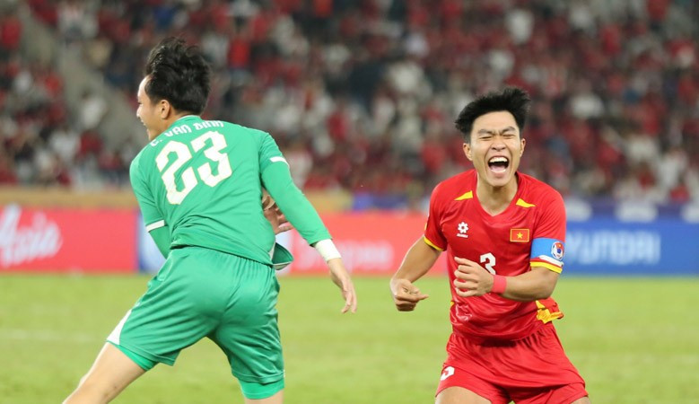 Lý Đức cùng các đồng đội đã sẵn sàng giành 3 điểm