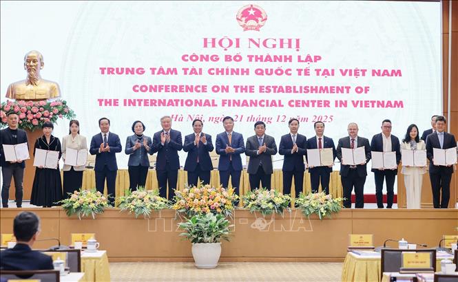 Thủ tướng Phạm Minh Chính chủ trì Hội nghị công bố thành lập Trung tâm Tài chính quốc tế tại Việt Nam. Ảnh: Dương Giang/TTXVN