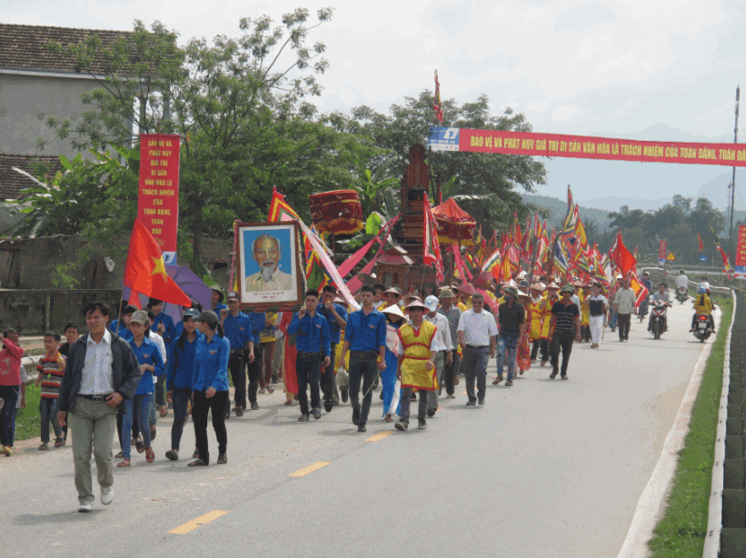 Lễ hội Đền Bạch Mã được tổ chức vào ngày 9 và 10 tháng Hai (AL) hàng năm