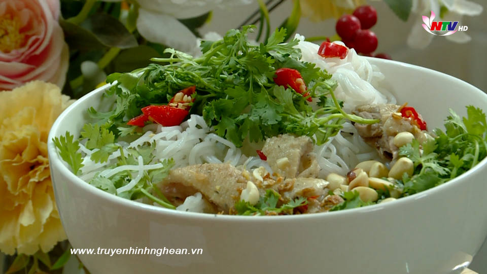 Ẩm thực Xứ Nghệ: Bún vịt trộn - Món ngon của Thành Vinh