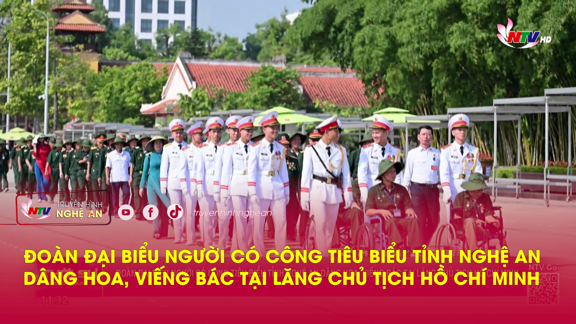Đoàn đại biểu người có công tiêu biểu tỉnh Nghệ An dâng hoa, viếng Bác tại Lăng Chủ tịch Hồ Chí Minh
