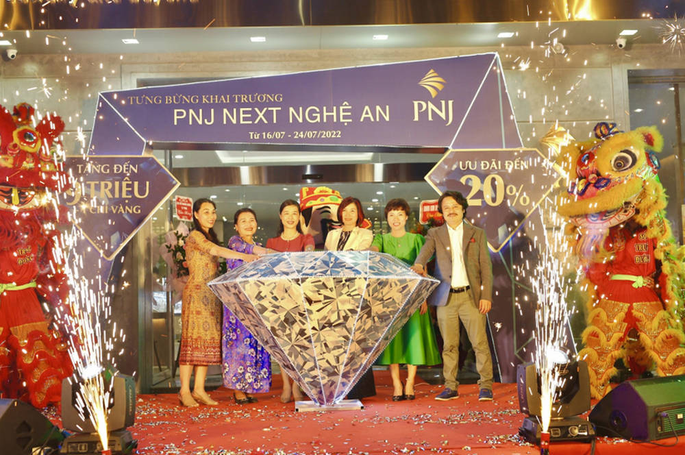 PNJ Next Nghệ An chính thức được khai trương, ghi dấu ấn với nhiều hoạt động nổi bật thu hút hàng ngàn khách hàng tại địa phương