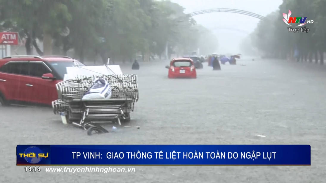 Thành phố Vinh giao thông tê liệt hoàn toàn do mưa lụt