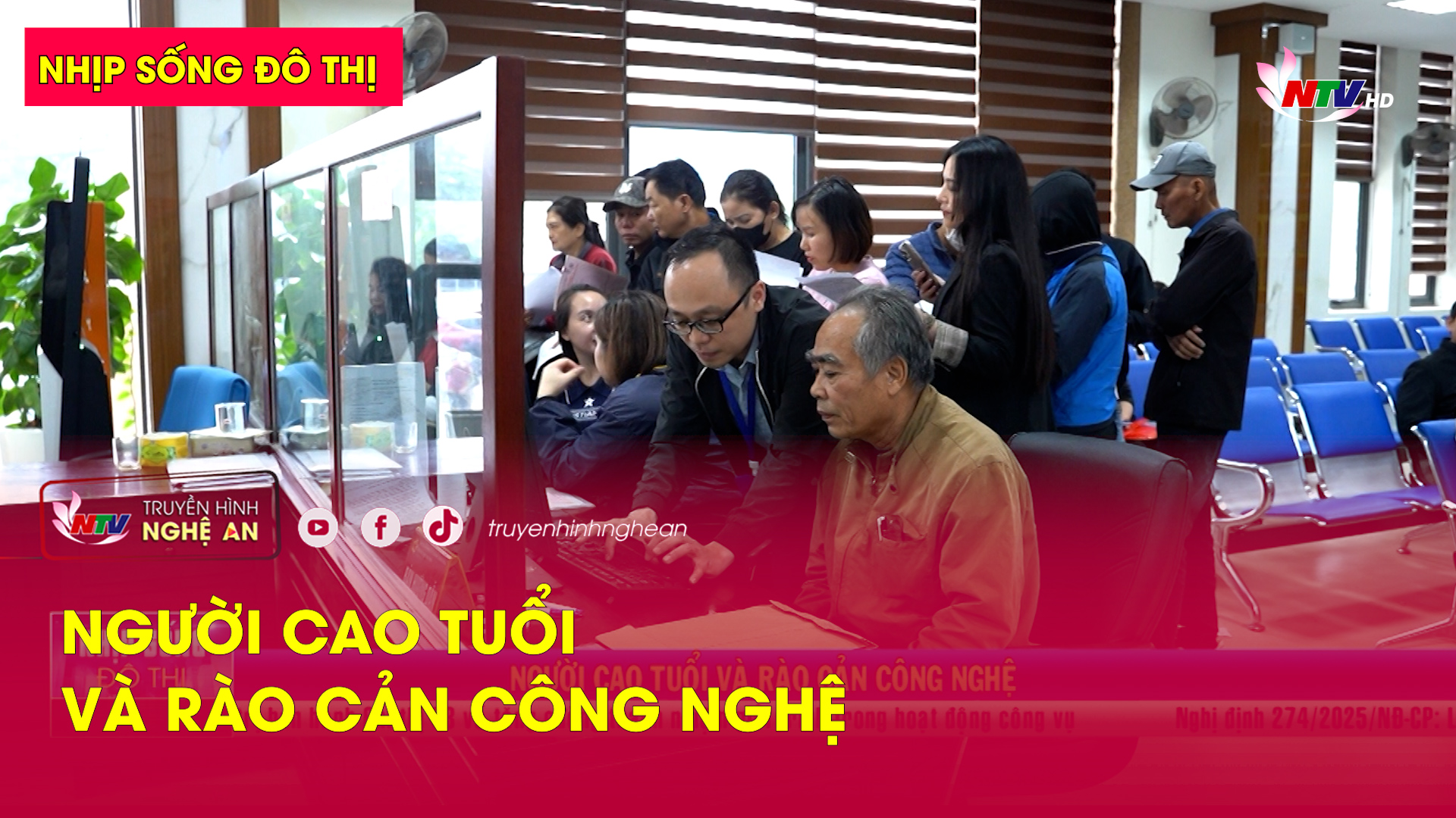 Nhịp sống đô thị: Người cao tuổi và rào cản công nghệ