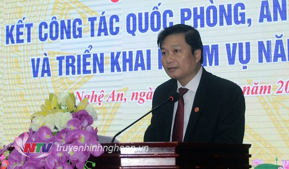 Phó Chủ tịch  UBND tỉnh Lê Hồng Vinh phát biểu tại hội nghị,
