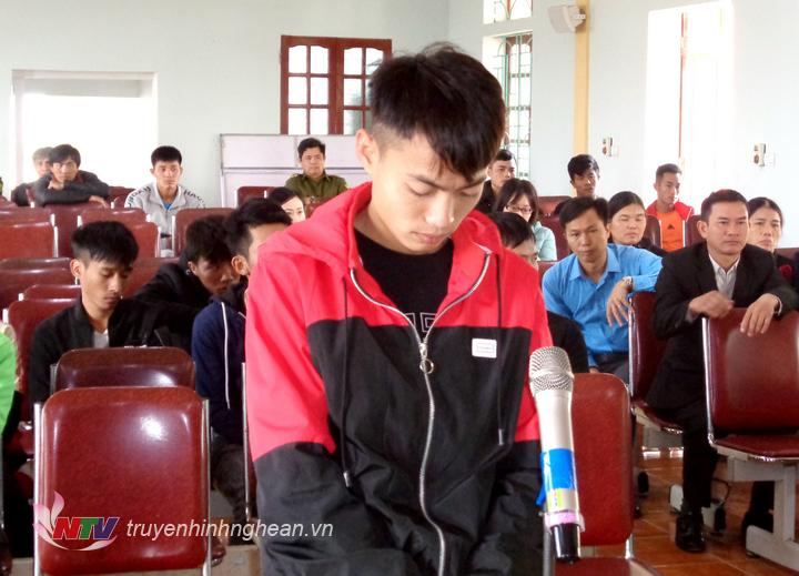 Đối tượng Võ Văn Hùng bị TAND huyện Yên Thành tuyên án 15 tháng tù giam về tội buôn bán hàng cấm