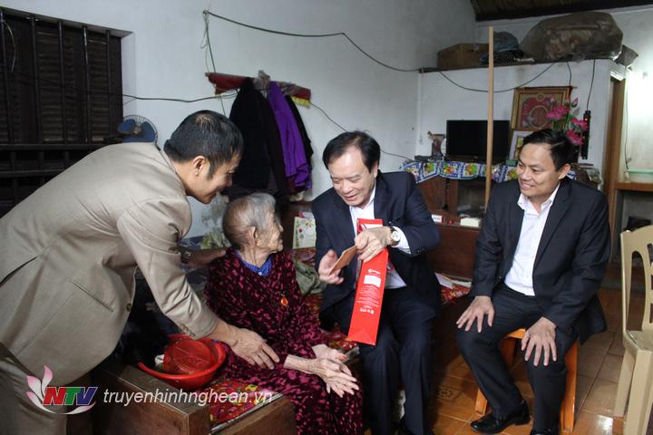 Trưởng ban Tổ chức Tỉnh ủy Hồ Phúc Hợp thăm, chúc tết tại huyện Quỳnh Lưu