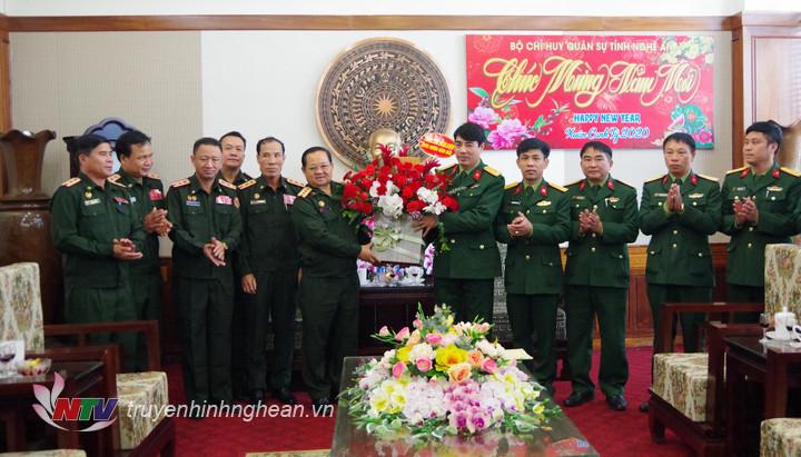 Bộ CHQS tỉnh Viêng Chăn (Lào) thăm, làm việc tại Bộ CHQS tỉnh Nghệ An