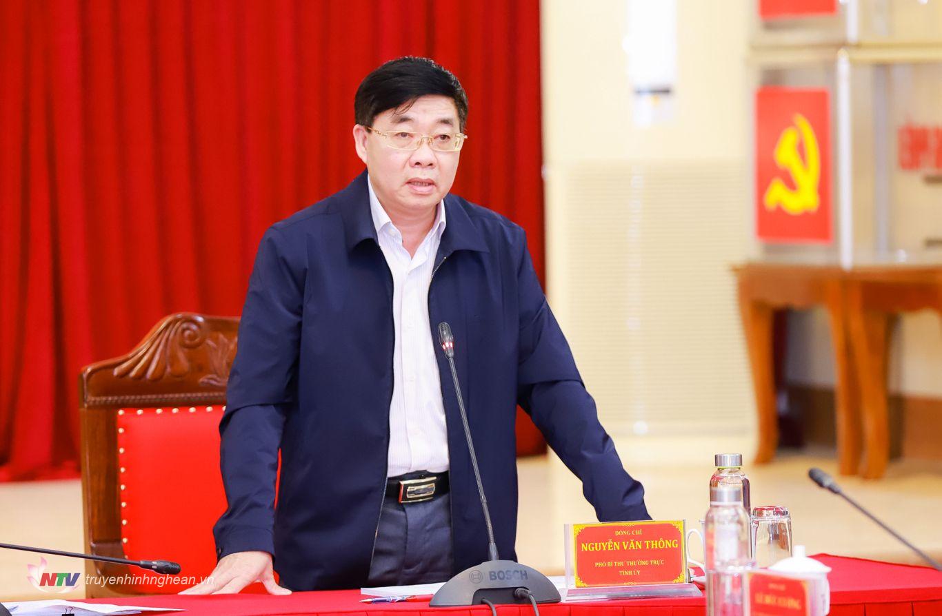Đồng chí Nguyễn Văn Thông - Phó Bí thư Thường trực Tỉnh ủy tổng kết nội dung sau 10 tham luận của các đảng bộ trực thuộ