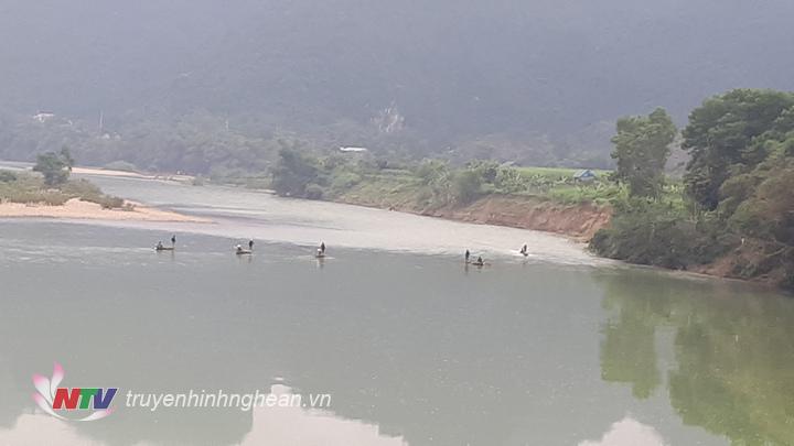Con Cuông bắt 10 đối tượng dùng kích điện đánh bắt thủy sản trên sông Lam