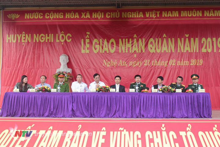 đc Nguyễn Xuân Sơn- Phó BBTT tỉnh ủy dự lễ giao quân ở nghi lộc