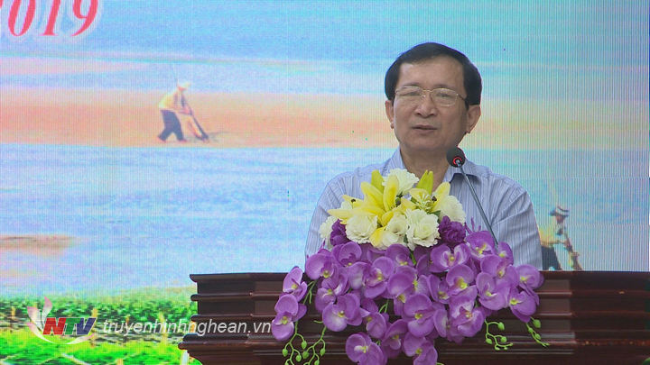 Phó Chủ tịch UBND tỉnh Đinh Viết Hồng phát biểu tại hội nghị.