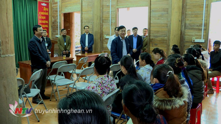Phỏ Bí thư Tỉnh ủy Nguyễn Văn Thông thăm chúc tết các GĐ bị thiệt hại do lũ lụt tại xã Lượng Minh, Tương Dương