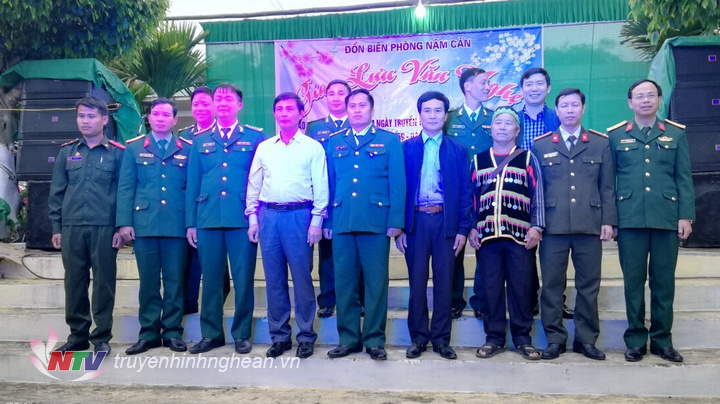 Lãnh đạo huyện Hưng Nguyên - đơn vị kết nghĩa, thăm và giao lưu với CBCS nhân kỷ niệm 60 năm Ngày truyền thống BĐBP