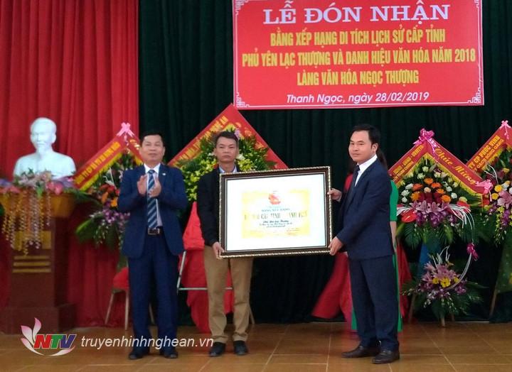 trao Bằng xếp hạng Di tích Lịch sử cấp tỉnh Phủ Yên Lạc Thượng năm 2018.