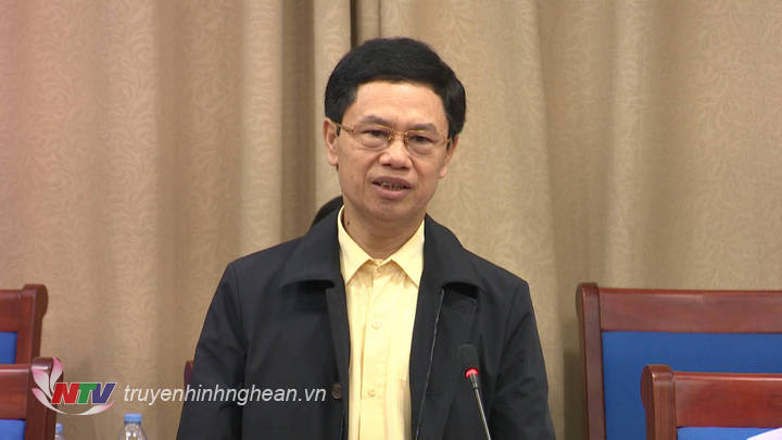 Phó Bí thư Thường trực Tỉnh ủy Nguyễn Xuân Sơn phát biểu tại cuộc làm việc. 