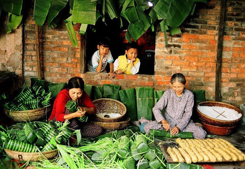 Hãy đón xem hình ảnh về Tết xưa miền Bắc để trở về những kỷ niệm đẹp của người Việt quê hương. Tết xưa miền Bắc đong đầy nghĩa cảm và tình thân, mang đến cho những ai yêu mến và thương nhớ nơi đất trời phía Bắc những giây phút vui tươi và đầm ấm.