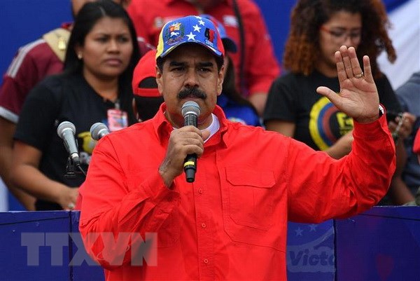 Tổng thống Venezuela Nicolas Maduro phát biểu trước những người ủng hộ nhân dịp kỷ niệm 20 năm cuộc cách mạng Bolivar do cố Tổng thống Hugo Chavez khởi xướng ở Caracas. (Nguồn: AFP/TTXVN)
