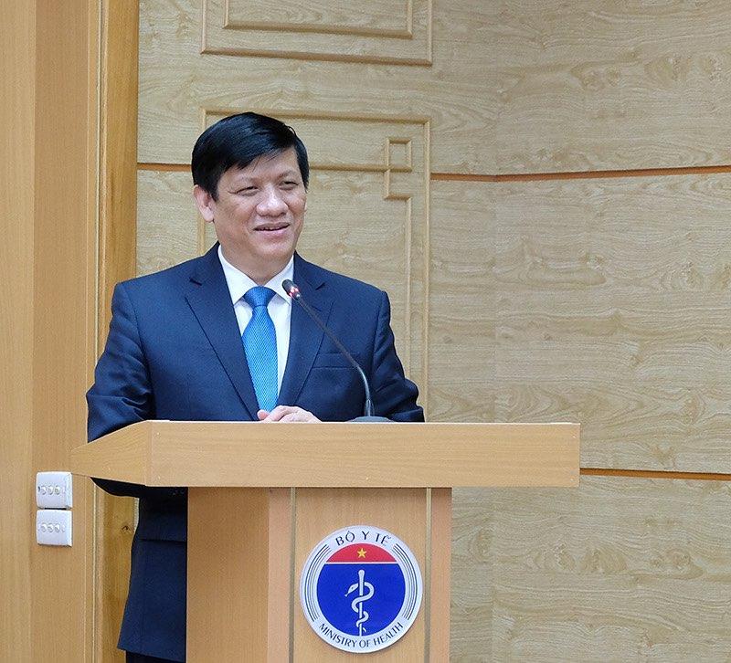 GS.TS Nguyễn Thanh Long- Bộ trưởng Bộ Y tế nhấn mạnh: Các bước đi của Bộ Y tế rất thận trọng, chắc chắn. Vắc xin được đưa ra tiêm chủng phải được kiểm nghiệm, đảm bảo an toàn mặc dù được cấp phép trong tình trạng khẩn cấp    