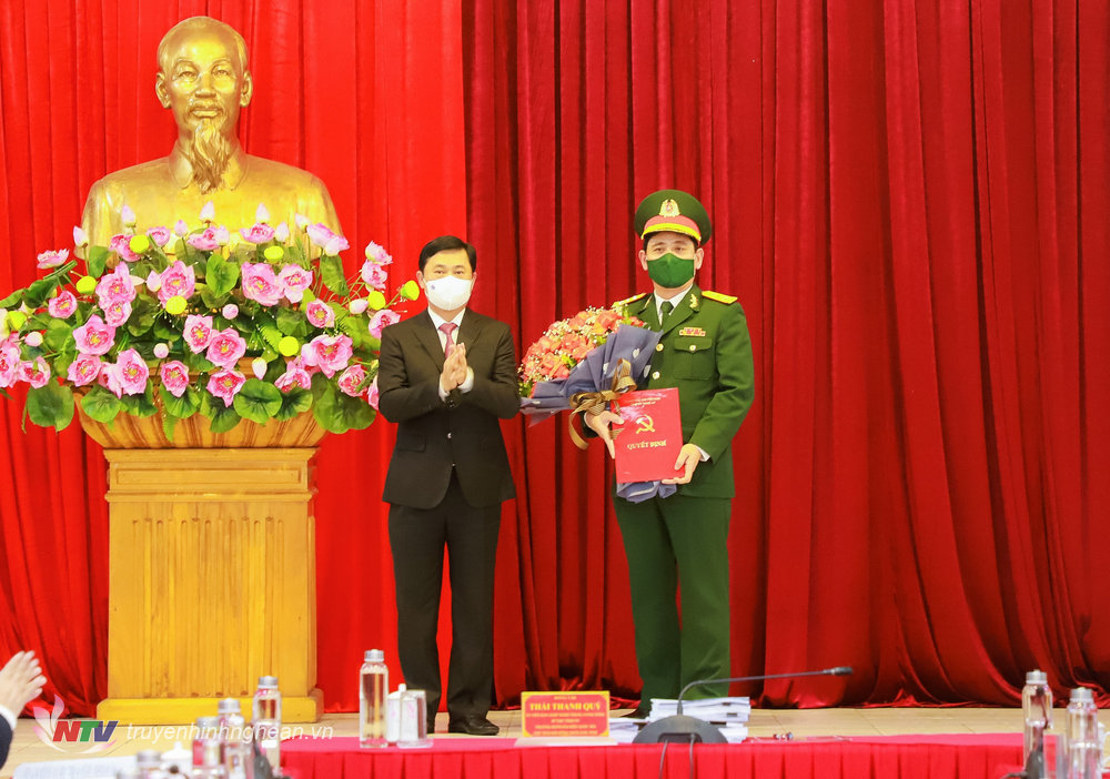 Trao quyết định của Ban Bí thư chuẩn y Thượng tá Phan Đại Nghĩa giữ chức Ủy viên Ban Thường vụ Tỉnh ủy