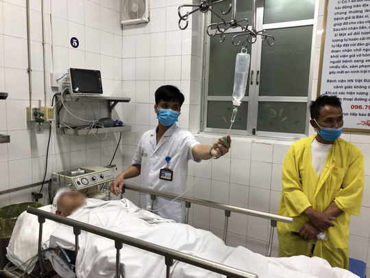 Cấp cứu bệnh nhân bị tai nạn giao thông tại Bệnh viện Việt Đức