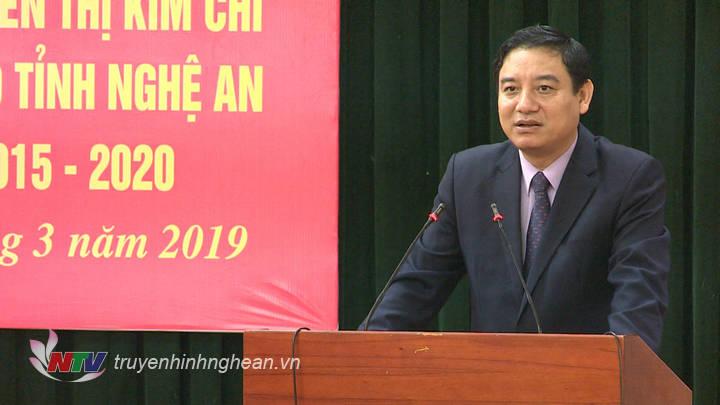 Bí thư Tỉnh ủy Nguyễn Đắc Vinh phát biểu giao nhiệm vụ cho đồng chí Nguyễn Thị Kim Chi. 
