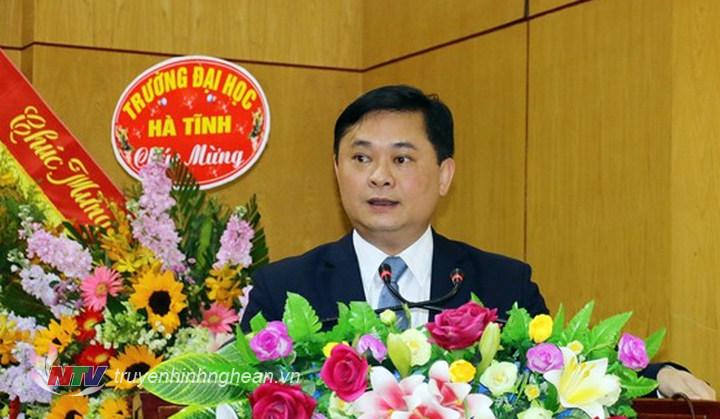 Đồng chí Thái Thanh Quý phát biểu trao nhiệm vụ cho tân Giám đốc Sở Giáo dục và Đào tạo. 