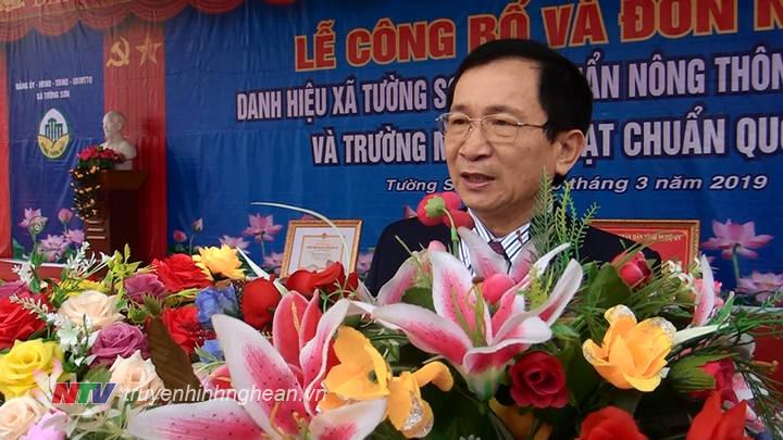 Phó Chủ tịch UBND tỉnh Đinh Viết Hồng phát biểu tại buổi lễ.