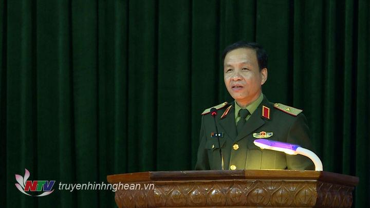 2. Thiếu tướng Hà Tân Tiến, Phó tư leengj QK4 phát biểu tại lễ bế giảng khóa học.