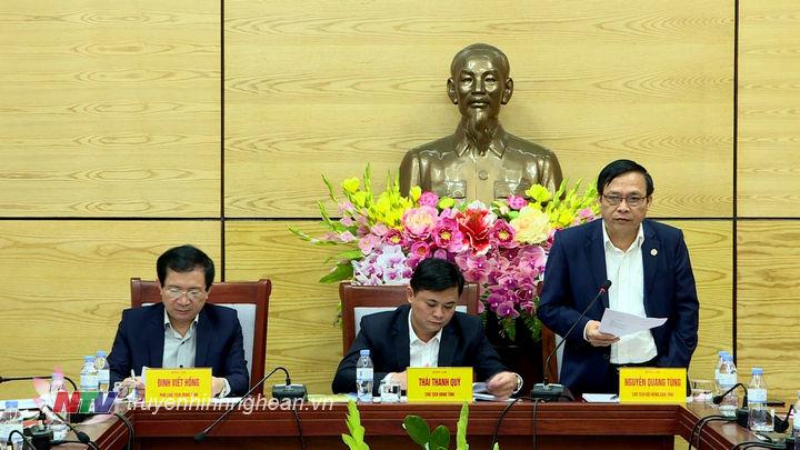 2. Đồng chí Nguyễn Quang Tùng Chủ tịch Hội ND tỉnh báo cáo kết quả chương trình phối hợp giữa UBND tỉnh và Hội ND năm 2018