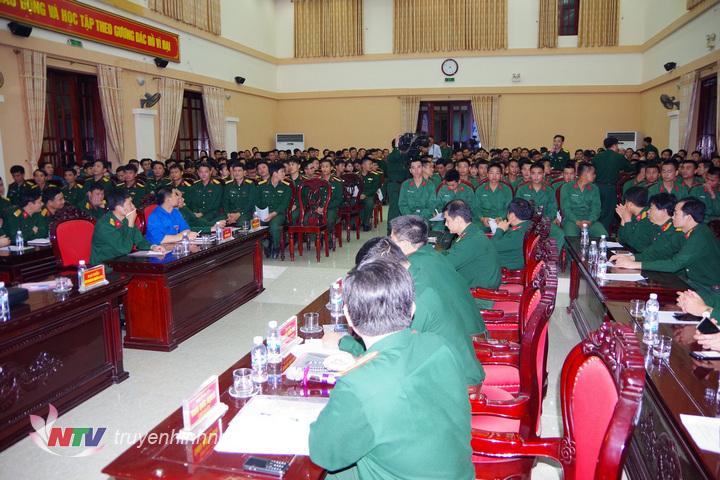 Đông đảo cán bộ, đoàn viên thanh niên Bộ CHQS tỉnh tham gia buổi tọa đàm.