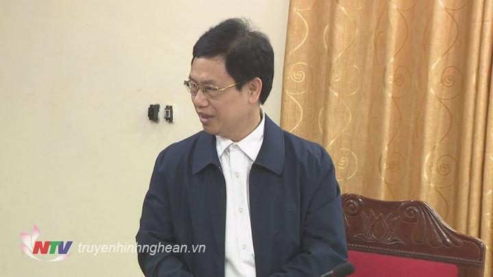 Phó Bí thư Thường trực Tỉnh uỷ Nguyễn Xuân Sơn phát biểu tại phiên họp.