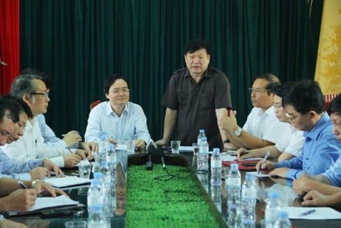  Chủ tịch UBND tỉnh Hưng Yên Nguyễn Văn Phóng đề nghị xem xét cách chức Ban Giám hiệu trường THCS Phù Ủng.