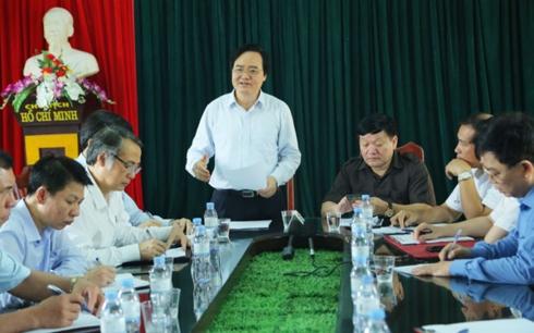 Bộ trưởng Bộ GD&ĐT Phùng Xuân Nhạ phát biểu tại buổi làm việc.