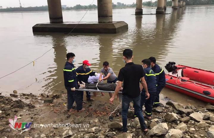 Thi thể thanh niên nhảy cầu tự tử được tìm thấy sau hai ngày - Đài phát thanh và truyền hình Nghệ An