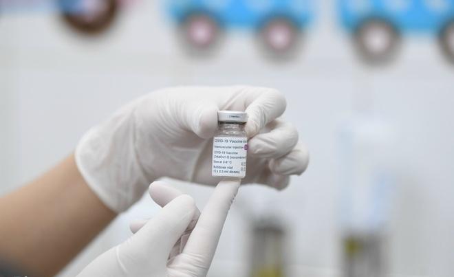 Việt Nam bước sang ngày thứ 5 tiêm vaccine ngừa COVID-19 của AstraZeneca. 