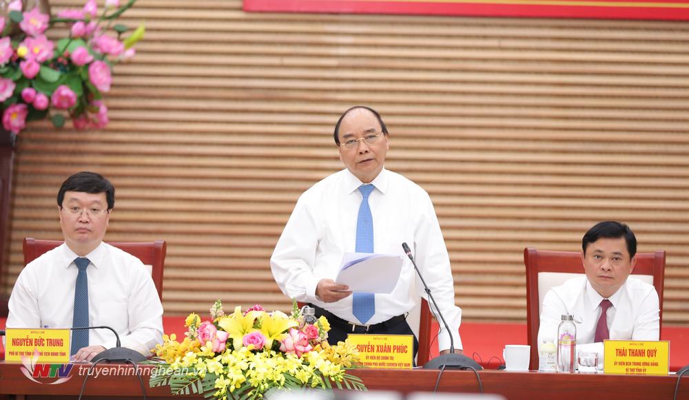Thủ tướng Chính phủ Nguyễn Xuân Phúc kết luận cuộc làm việc.