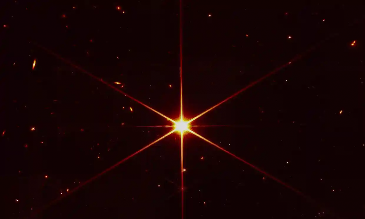 Hình ảnh do NASA cung cấp cho thấy một ngôi sao được sử dụng để căn chỉnh các gương của kính viễn vọng James Webb, với các thiên hà và ngôi sao xung quanh. Ảnh: AP