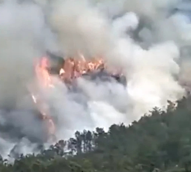 Máy bay chở 132 người rơi ở phía Nam Trung Quốc gây ra cháy rừng, hiện chưa rõ thương vong - Ảnh 3.