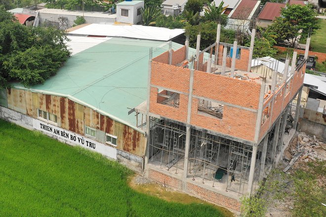 Một phần căn nhà ở Tịnh thất Bồng Lai đang xây dang dở.