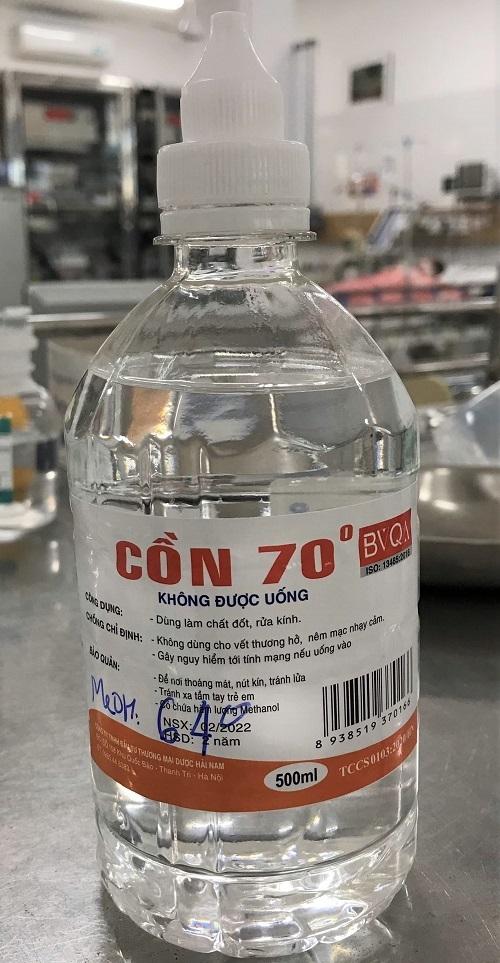 Nhập viện vì uống cồn phòng Covid-19, bác sĩ cảnh báo tuyệt đối không dùng loại này