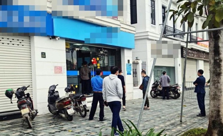 Hiện trường vụ cướp nhân hàng ở phường Xuân Tảo, quận Bắc Từ Liêm, Hà Nội.