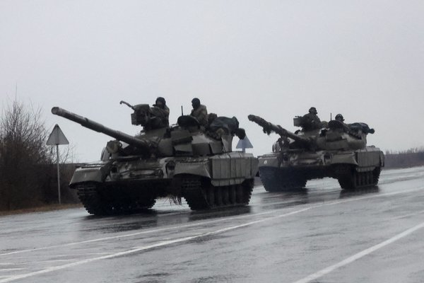 Xe tăng Nga áp sát thành phố Maruipol phía đông nam Ukraine. 